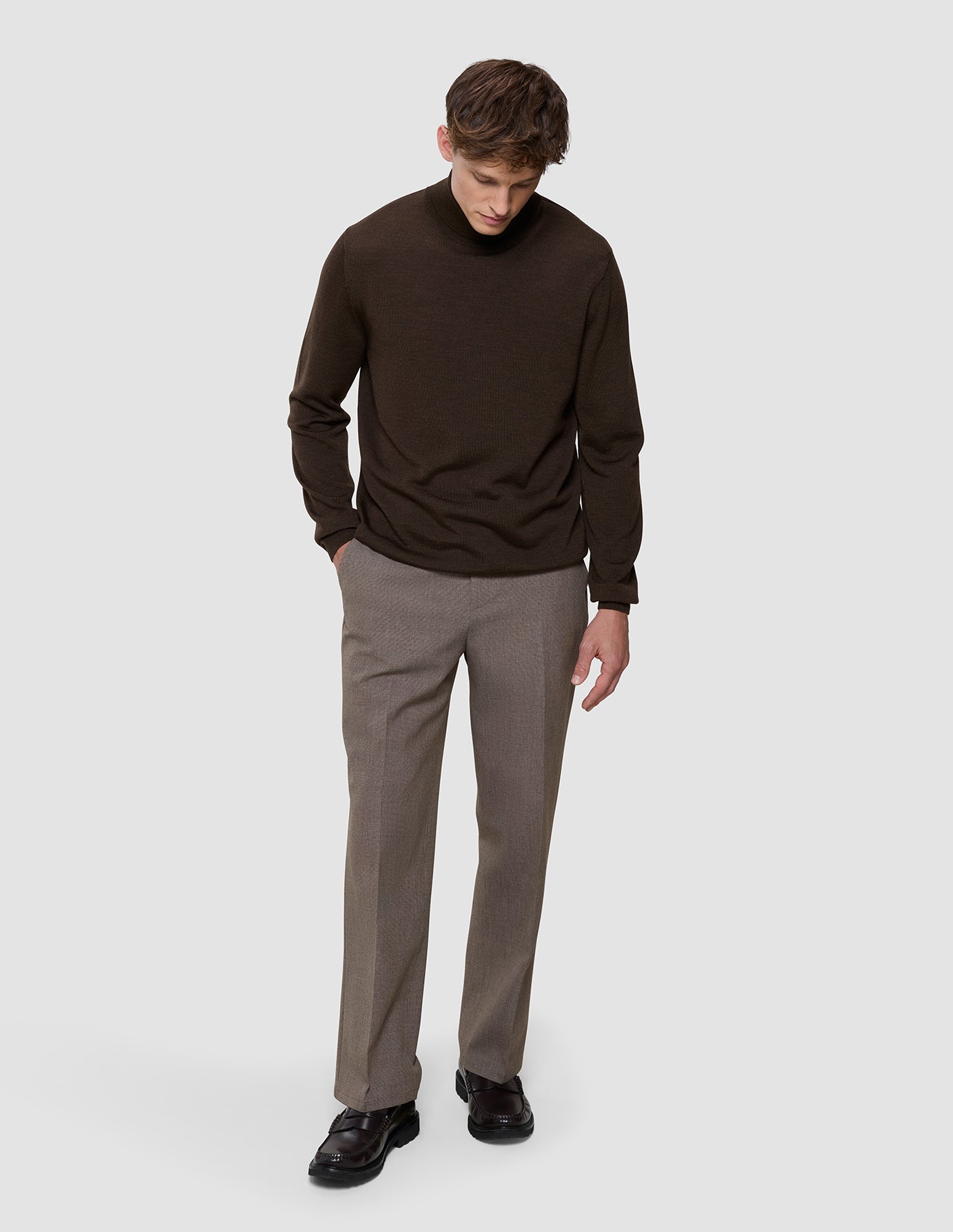 Seamless Premium Merino Knit Turtleneck Saddle Brown